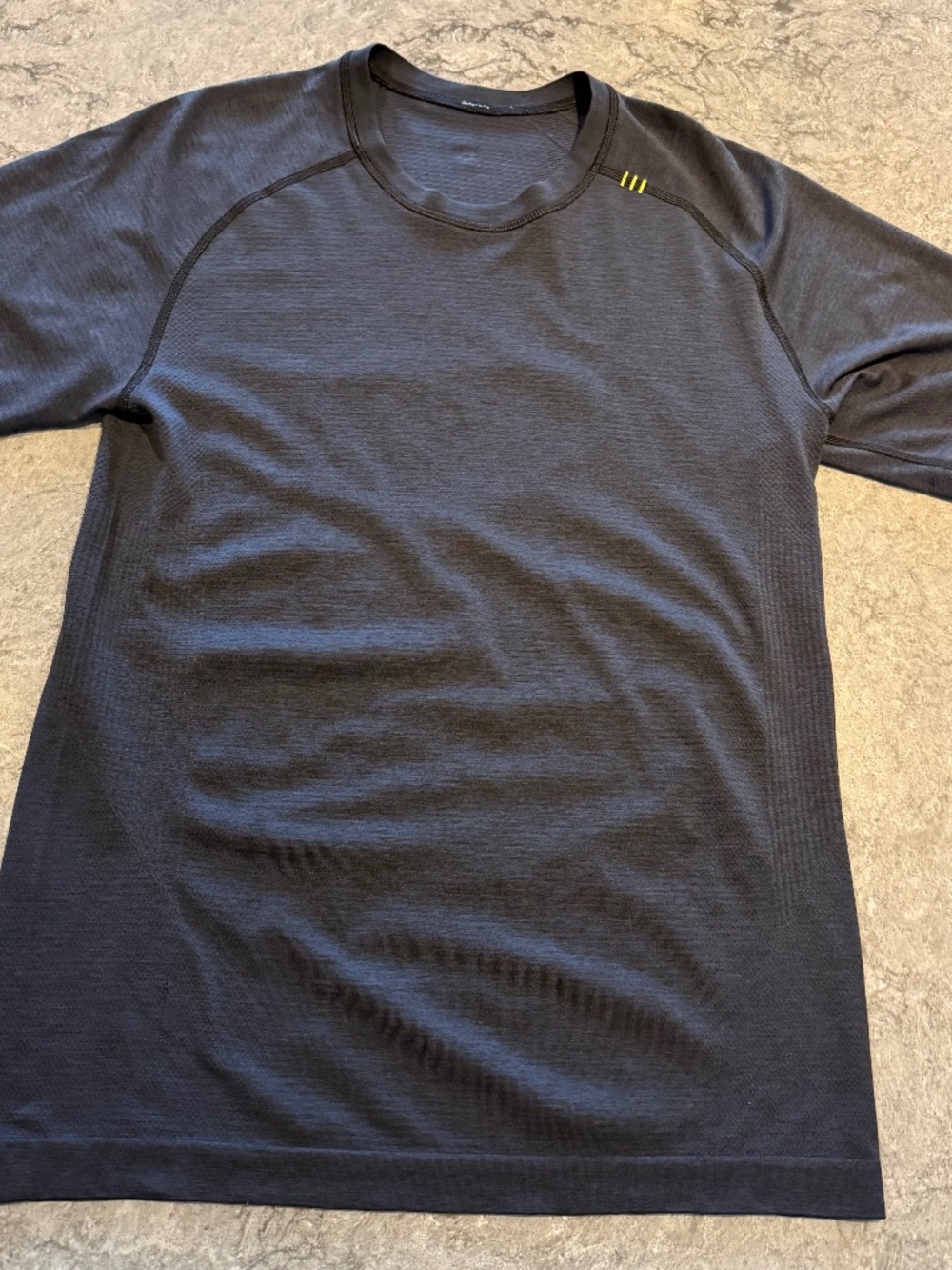 lululemon Metal Vent Tech Short-Sleeve Shirt navy small
